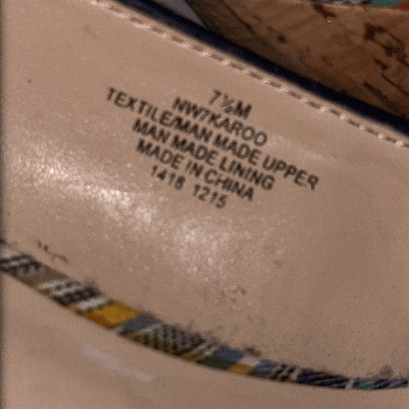 Cute Nine West multi stripe, 3 “ cork heel with open toe.Sz 7 1/2. Never worn. - Picture 3 of 9